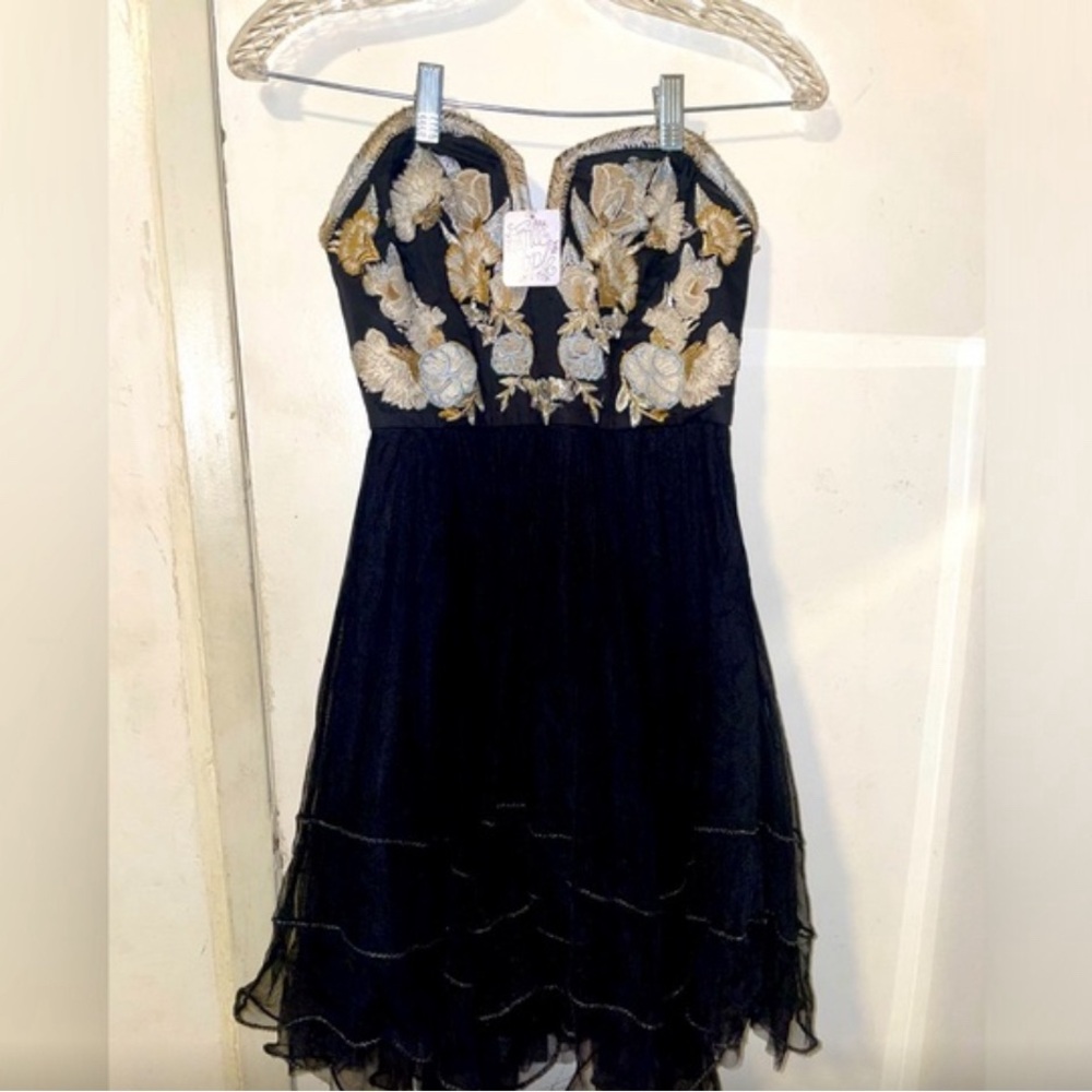 (NWT) FREE PEOPLE Embroidered Mini Dress